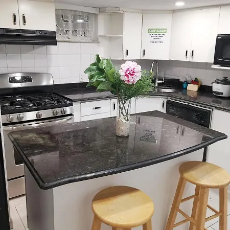 Tidy Private Rooms With Full Kitchen